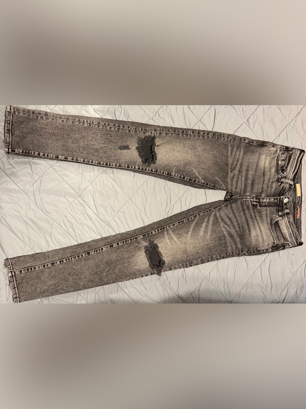 Women Distressed Gray Slim Fit Jeans